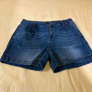 Women’s blue d. jeans denim shorts, size 14